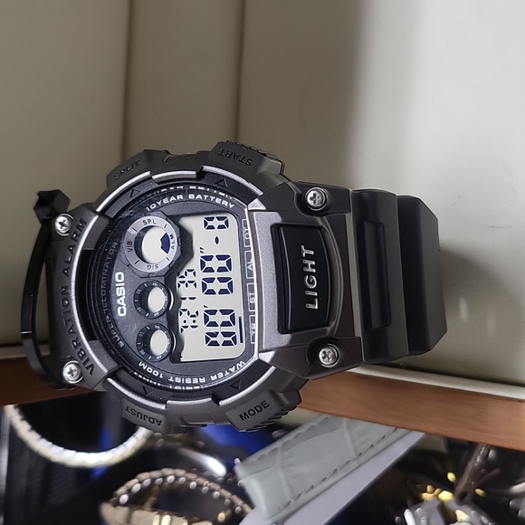 Casio - Picture 2 of 7